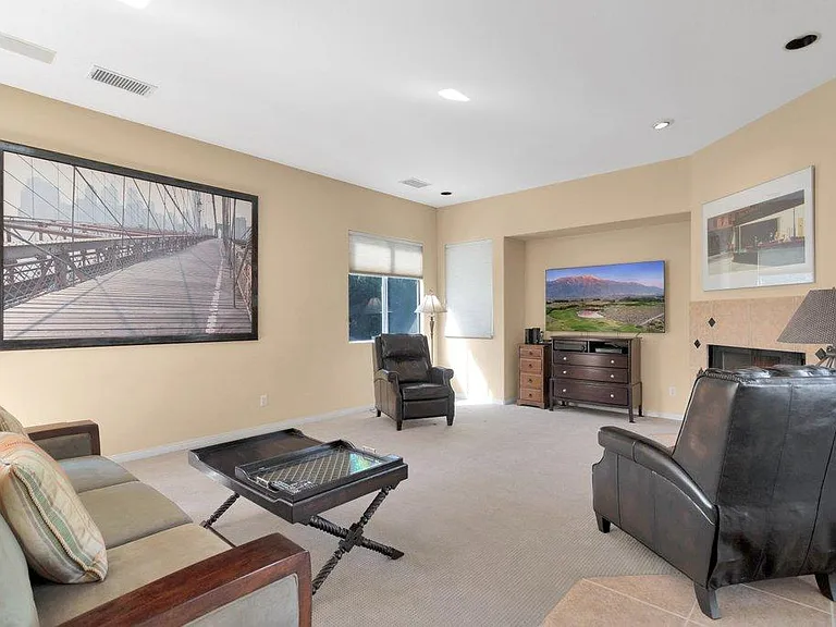8 Macbeth Ct — Photo 34