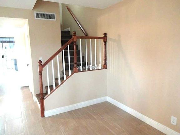 3rd image of 811 Pepperwood Ln