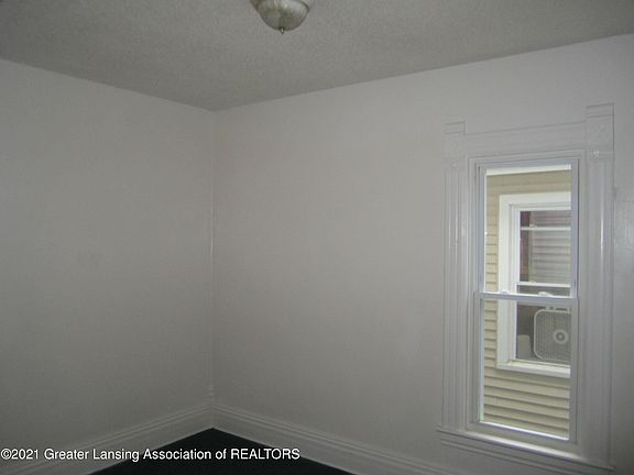 4th image of 1218 N Capitol Ave