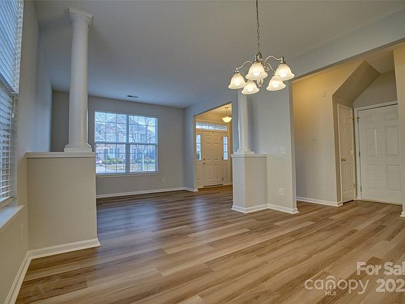3rd image of 502 Gillcreek Ct