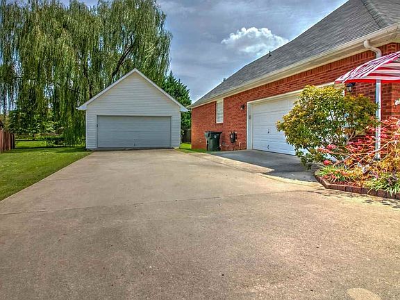 5th image of 203 Darsey Ct