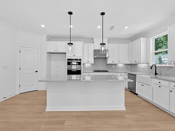 4th image of 630 Nichols Farm Cir