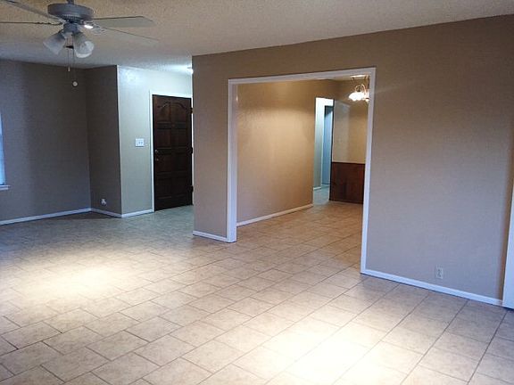 3rd image of 2600 Emerson Dr
