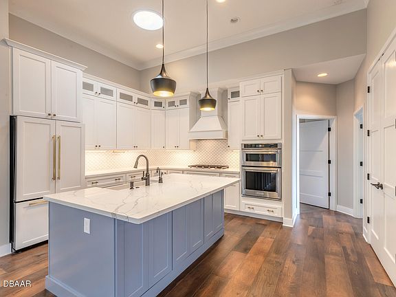 3rd image of 3005 King Palm Dr