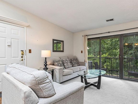 4th image of 260 Hampshire Ct