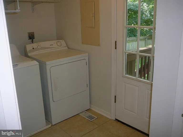 231 Vine Pl — Photo 13