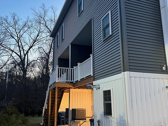 5th image of 871 Elm St