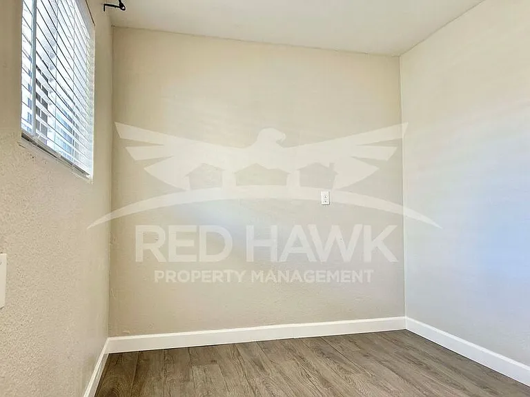 281 S California St — Photo 18