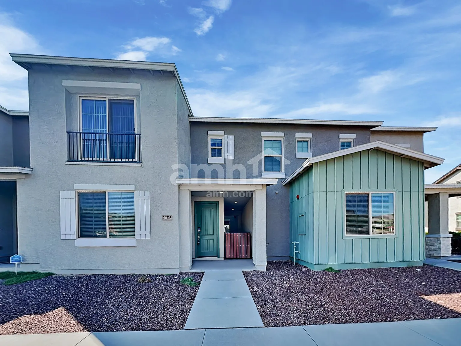 3 bed, 2.5 bath, 2077 sqft, $1,905 — Photo 1