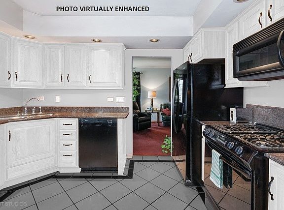 2nd image of 740 W Hinsdale Ave