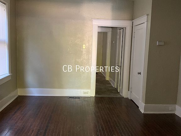 4th image of 222 N Willett St