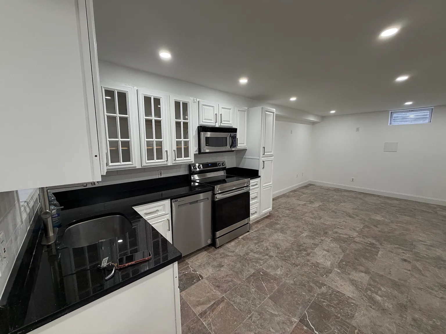 1 bed, 550 sqft, $2,000 — Photo 3
