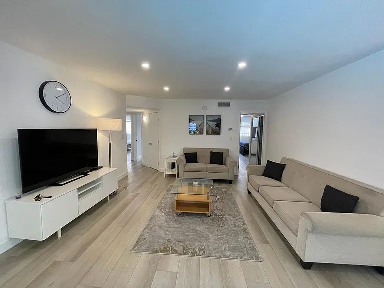 5414 Newcastle Ave #26 — Photo 5