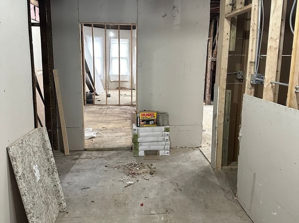 chicago-illinois-2071988333 picture