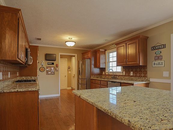 5th image of 724 Stewart Valley Dr