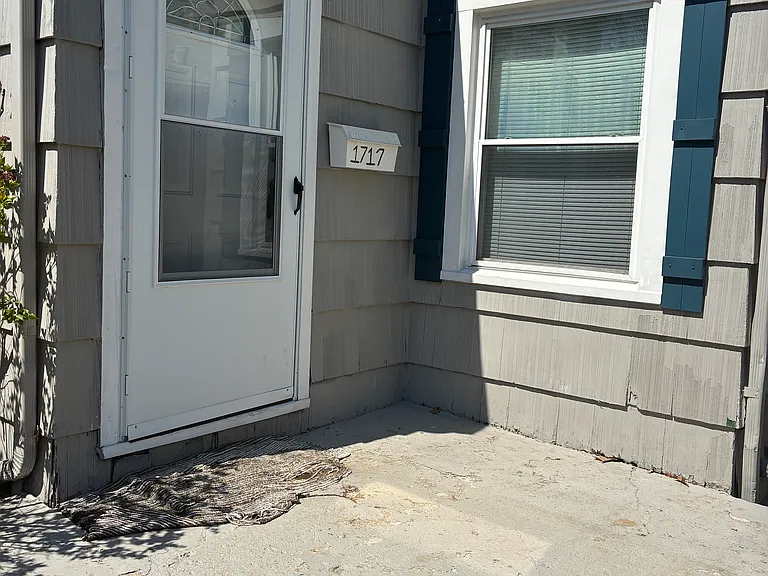 1717 E Ewing Ave — Photo 2