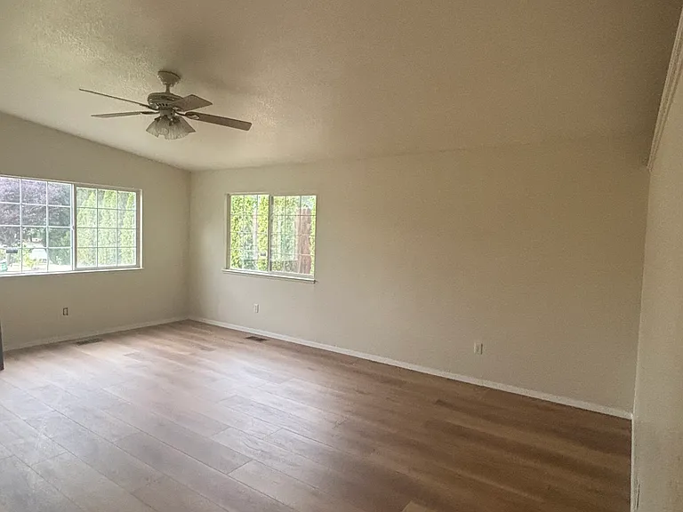5496 Breeze Ct — Photo 2