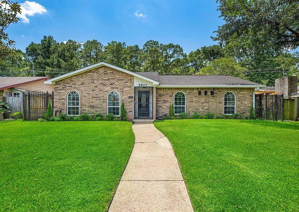 1st image of 5907 Hollow Pines Dr