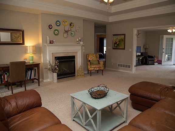 3rd image of 193 Blossom Cir