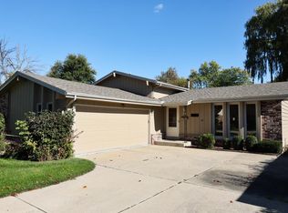 4354 S 61st St, Greenfield, WI 53220