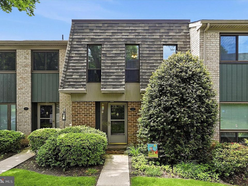 1st image of 1117 Putnam Blvd #34