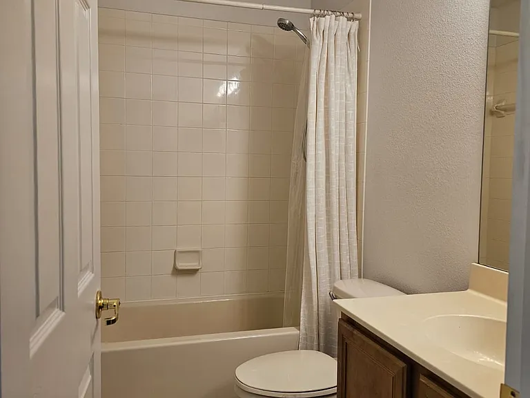 2761 Retreat View Cir — Photo 12