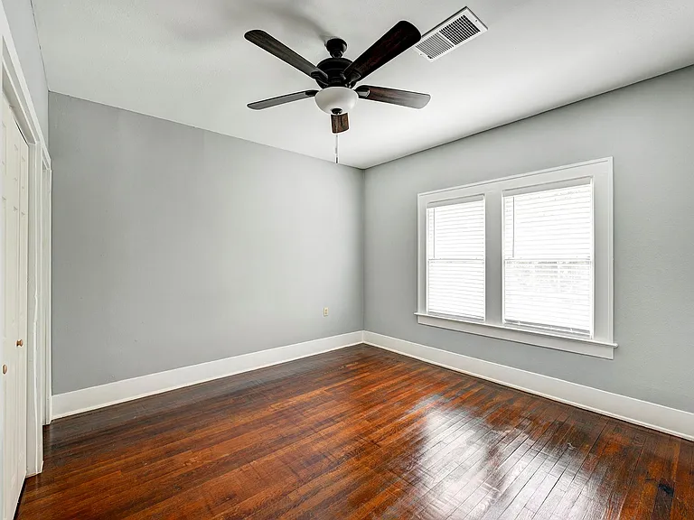 512 W Pierce St — Photo 14
