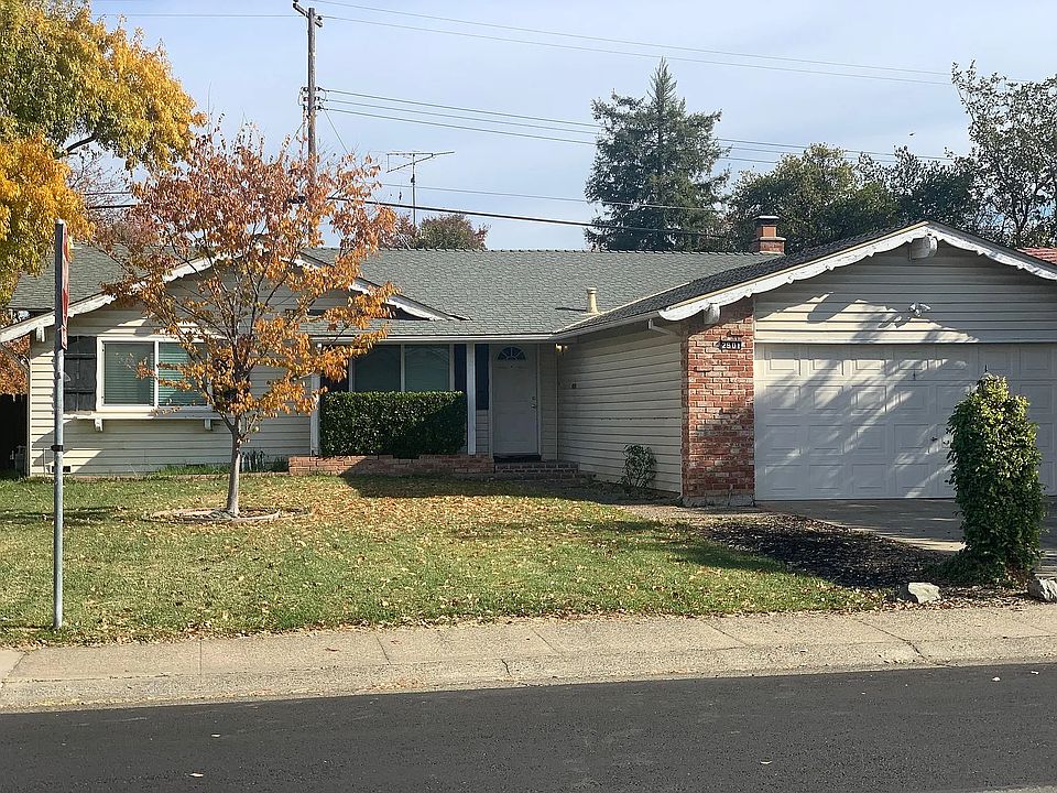 1st image of 2901 Chestnut Hill Dr