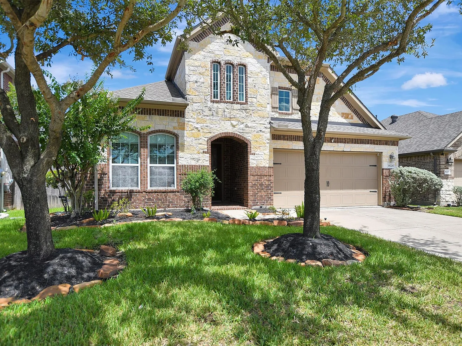 4 bed, 3.0 bath, 2309 sqft, $2,800 — Photo 1