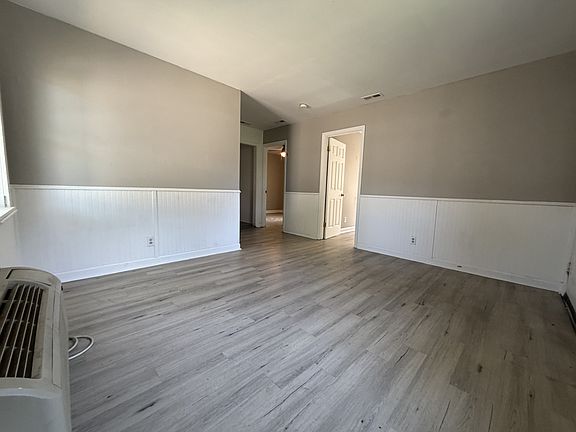 5th image of 932 Wainwright Ave #1