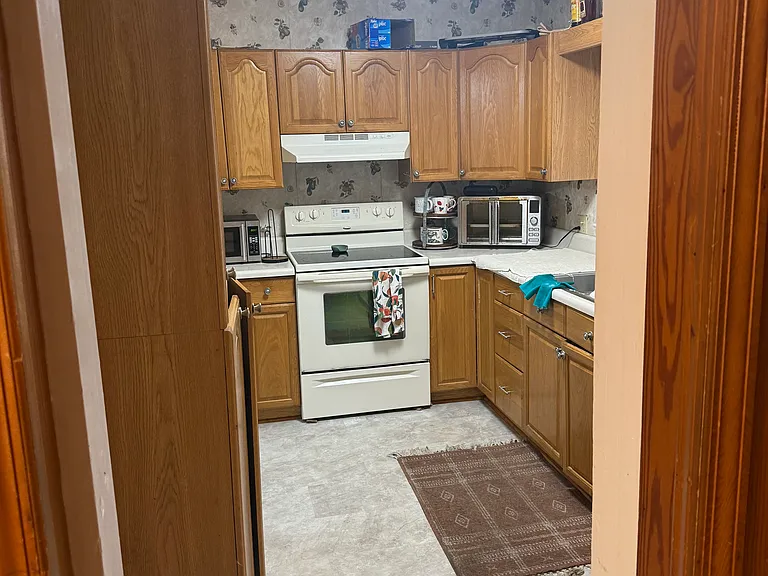 702 Sherwood Dr — Photo 4