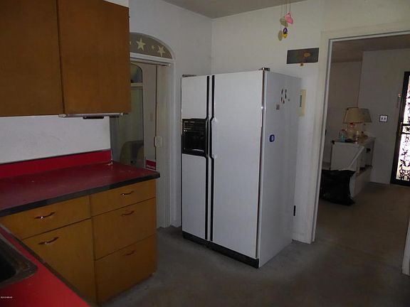 3rd image of 319 Chestnut St
