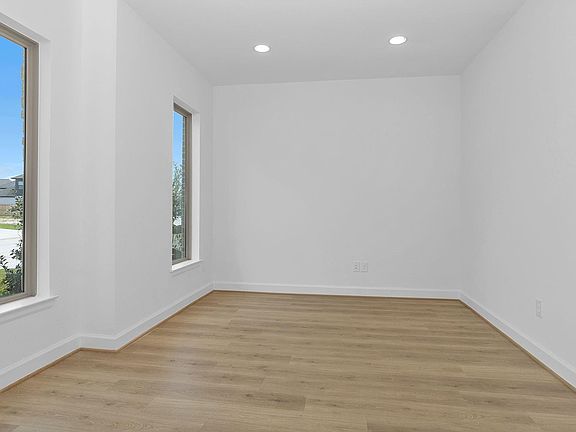 4th image of 31730 Rosemary Rd