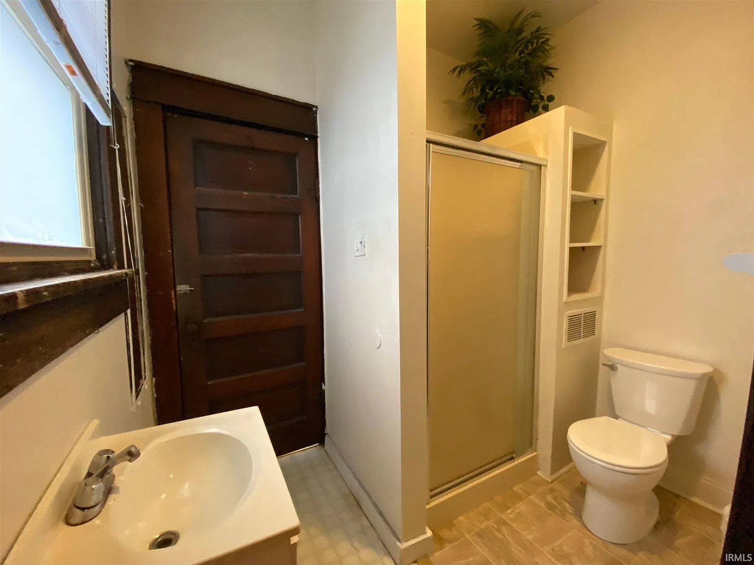 4 bed, 2.0 bath, 2319 sqft, $3,240 — Photo 4