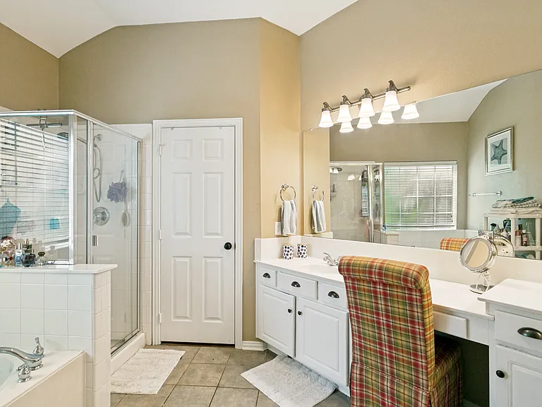5212 Spicewood Dr — Photo 11