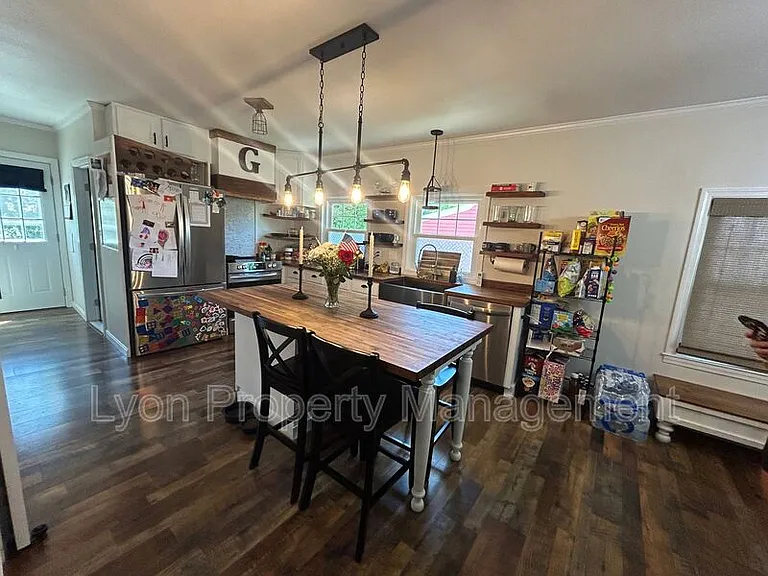 136 Aborn Ave — Photo 2