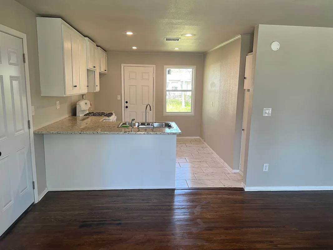 3 bed, 1.0 bath, 936 sqft, $1,400 — Photo 3