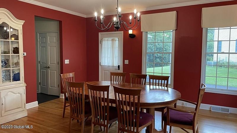 5th image of 8 Wallbrook Court