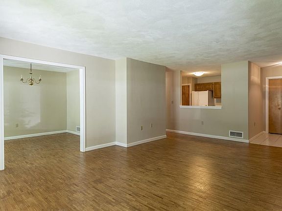 4th image of 400 Colonial Dr Unit 13