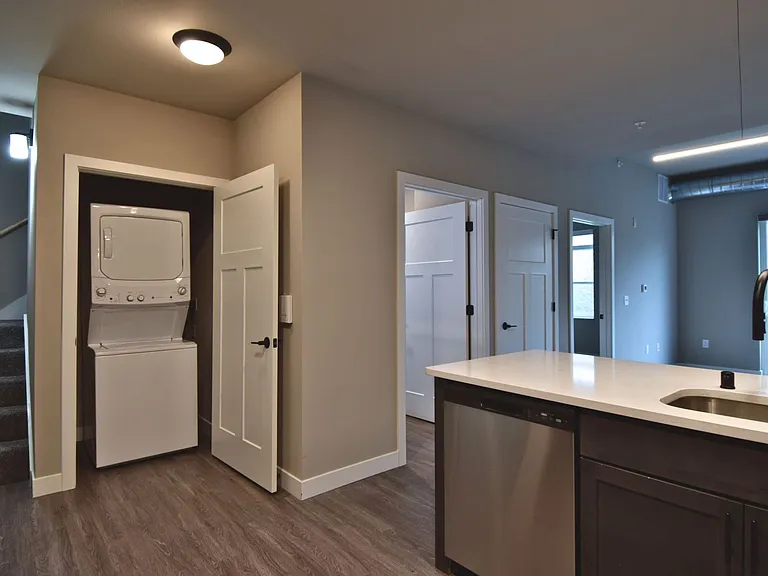 Beaverbrook Apartments — Photo 9