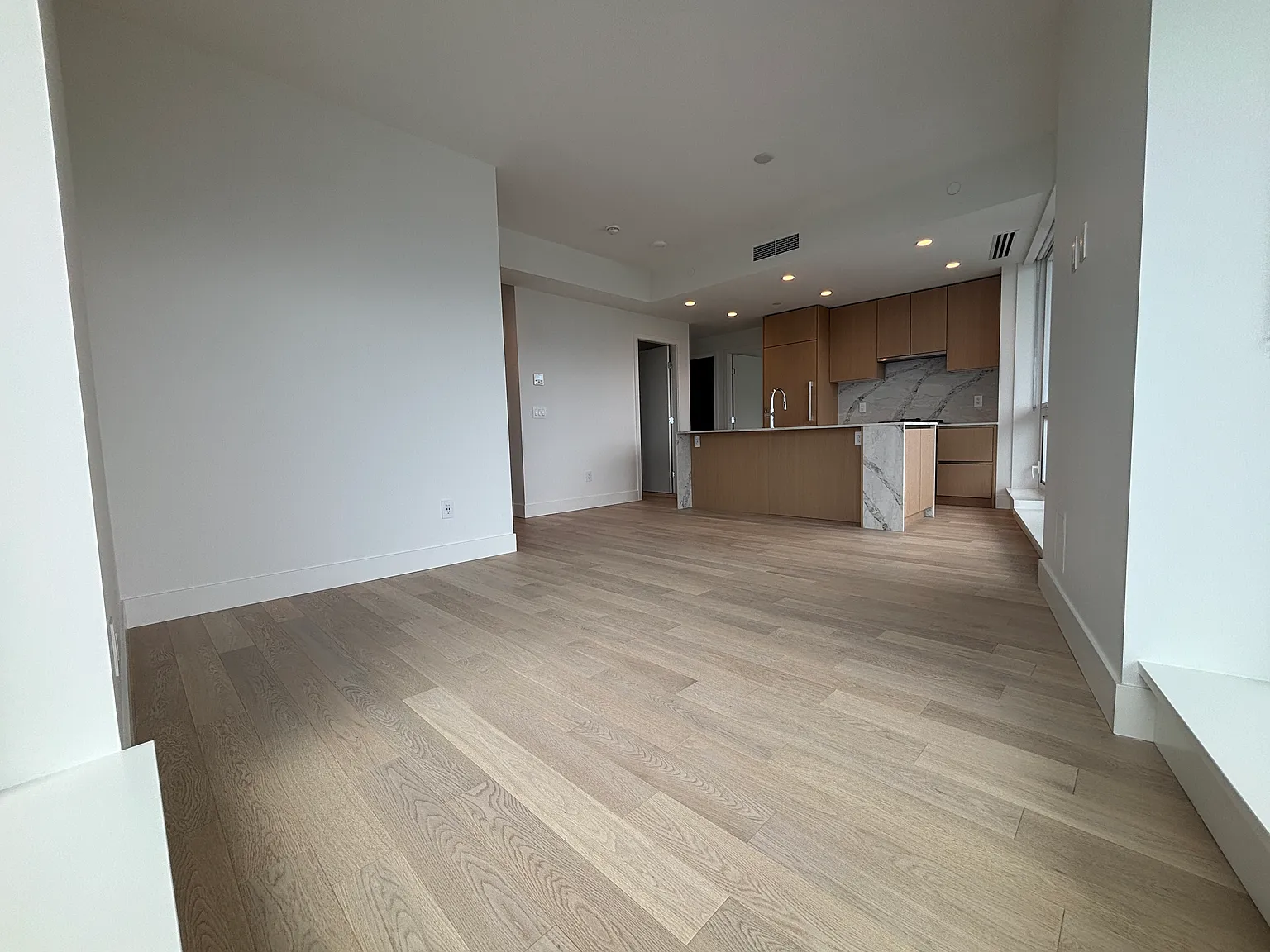 1475 Foster St — Photo 4