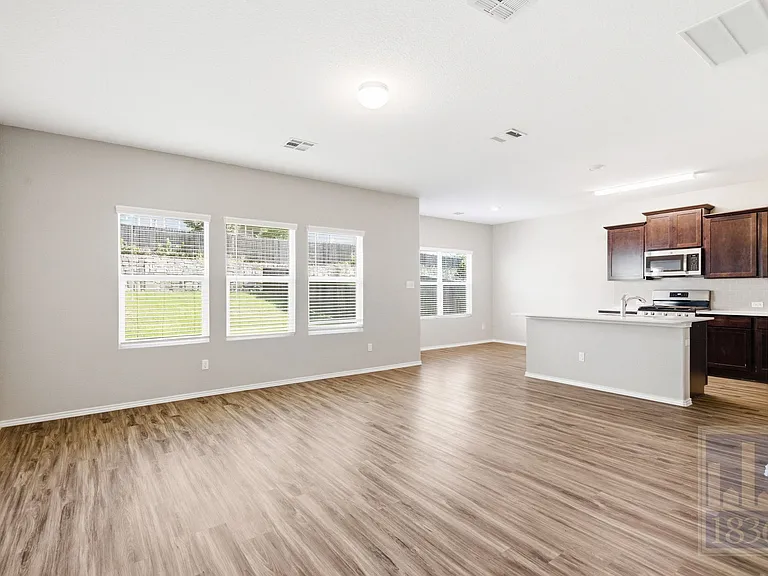 108 Wind Flower Ln — Photo 3