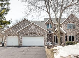 8161 Shadyview Ln N, Maple Grove, MN 55311