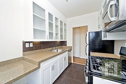5th image of 104 W 70th St APT 11G