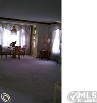 STRATHCONA-LIVING ROOM.jpg