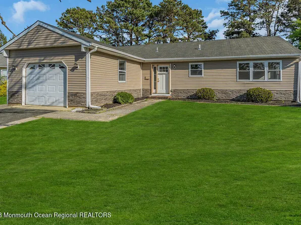 16 Wakan Court, Toms River, NJ 08757