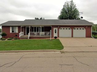 305 Church St, Colesburg, IA 52035