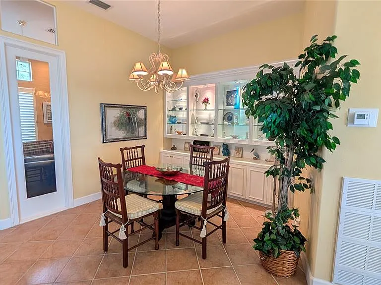 4709 Dolphin Cay Ln S — Photo 5