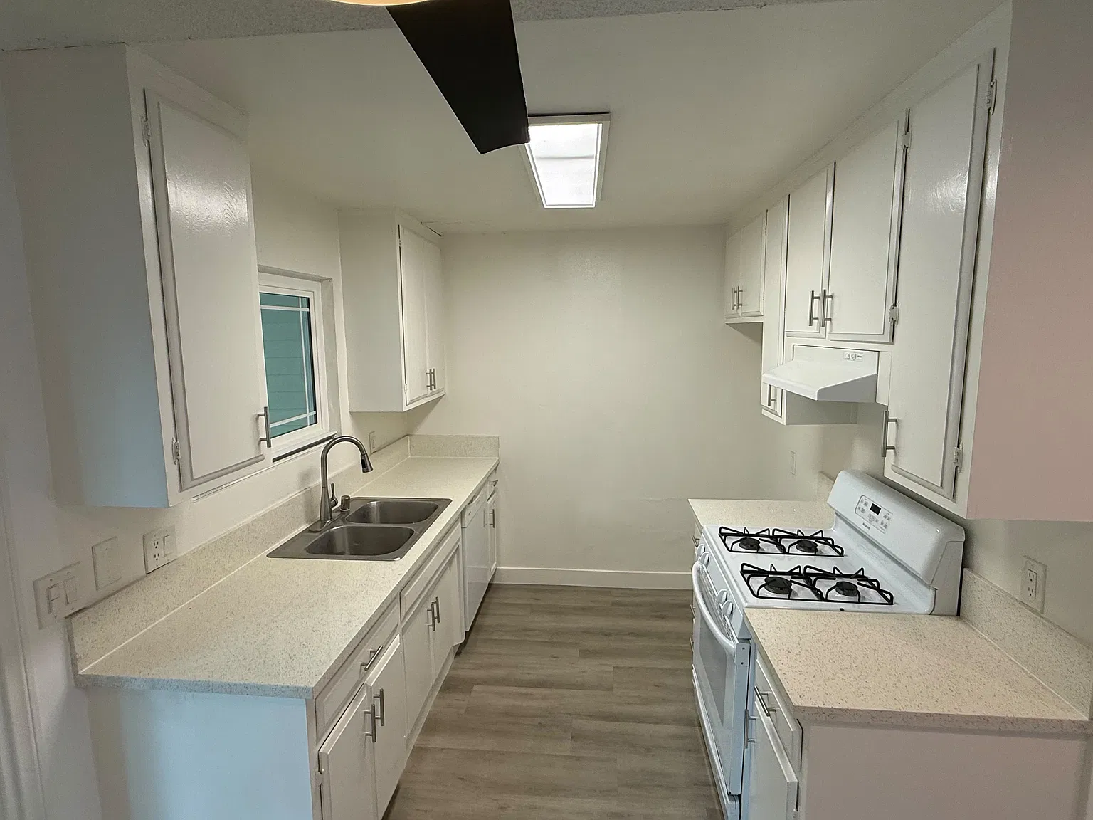 2 bed, 1.5 bath, 1451 sqft, $2,750 — Photo 3