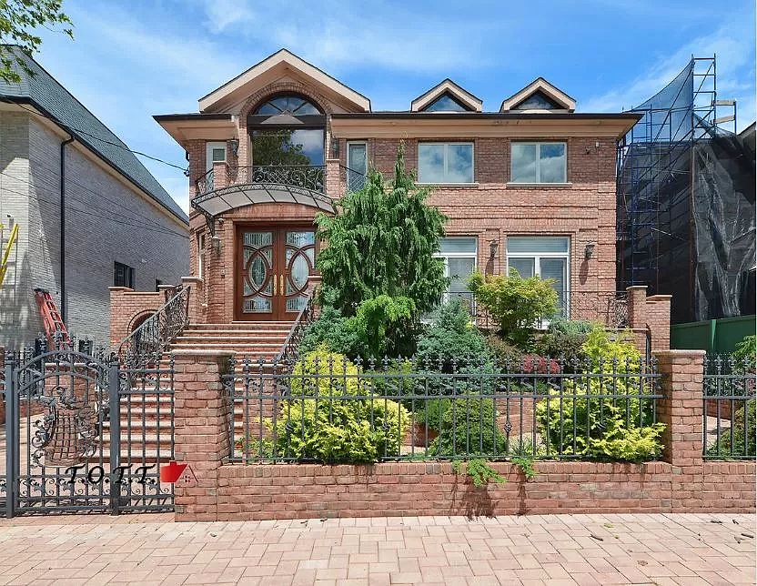 1st image of 31 Barlow Dr